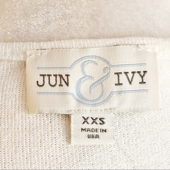 NWT Francesca's Jun & Ivy Ivory V-Neck Tie Front Top - Picture 4 of 16